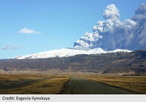 A photo of the Icelandic Eyjafjallajökull volcano eruption